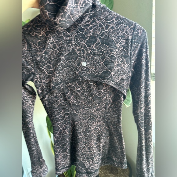 Lululemon Athletica, Nulu define jacket with hood, zipper pockets align jacket - Picture 4 of 9